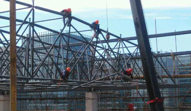 曲靖论网架装配施工中搭设脚手架应当留神的事故